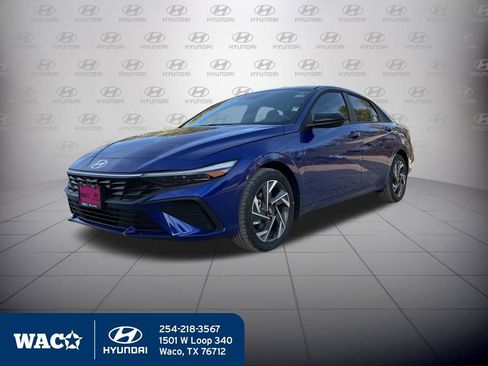 Used 2025 Hyundai Elantra Sport image 2