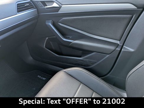 Used 2021 Volkswagen Jetta SE FWD image 20