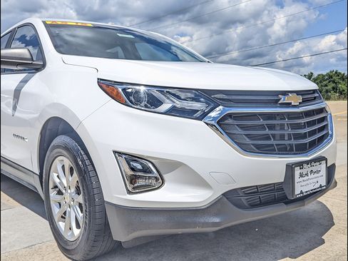 Used 2020 Chevrolet Equinox LS w/ LPO, Cargo Package AWD/4WD image 12