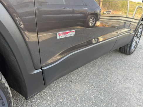 Used 2018 GMC Acadia SLT AWD/4WD image 5