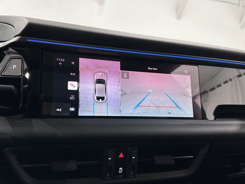 Certified 2025 Porsche Macan Electric image 41