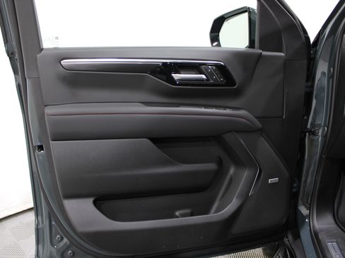 Used 2026 Chevrolet Suburban RST w/ RST Capability Package image 6