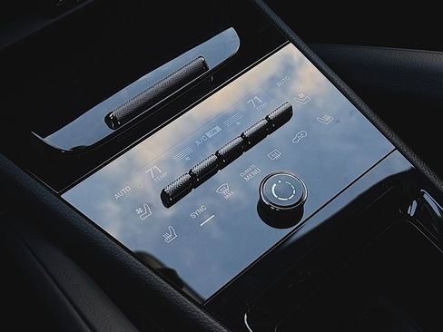 Used 2025 Porsche Cayenne image 28