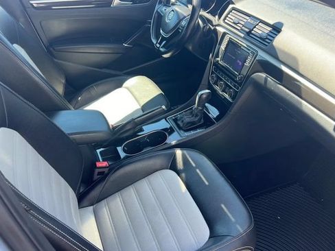 Used 2018 Volkswagen Passat 3.6 FWD image 5