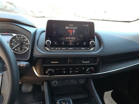 Used 2023 Nissan Rogue S FWD image 17