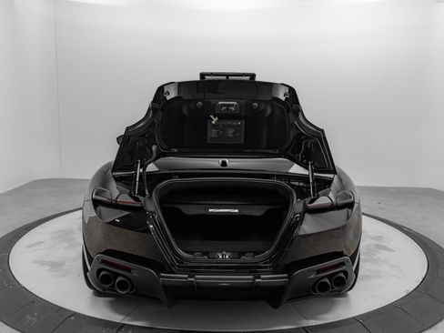 Certified 2025 Ferrari Roma Base image 23