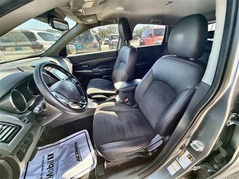 Used 2023 Mitsubishi Outlander Sport SE image 18