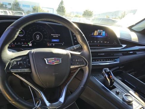 Used 2023 Cadillac Escalade ESV Sport Platinum image 4