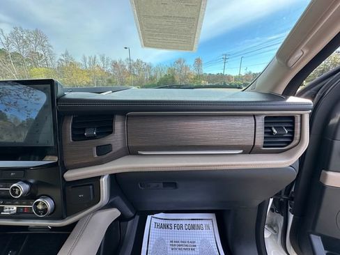 Used 2024 Ford Expedition Limited AWD/4WD image 16