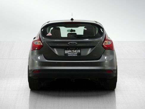 Used 2012 Ford Focus SE w/ SE Winter Pkg image 4