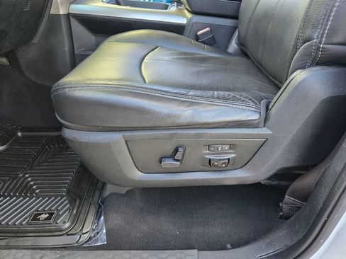Used 2018 RAM 1500 Laramie RWD image 22