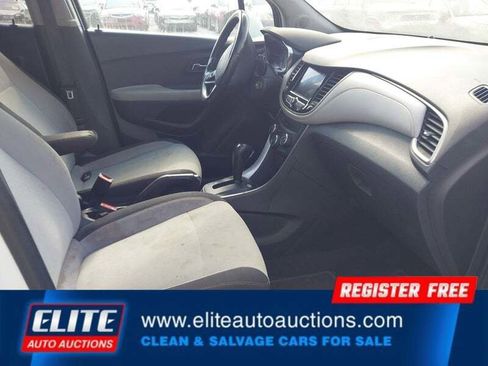 Used 2020 Chevrolet Trax LS w/ Tint and Cruise Package FWD image 10