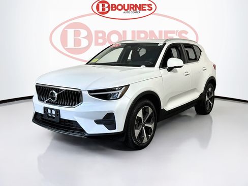 Used 2024 Volvo XC40 B5 Core w/ Climate Package AWD/4WD image 7