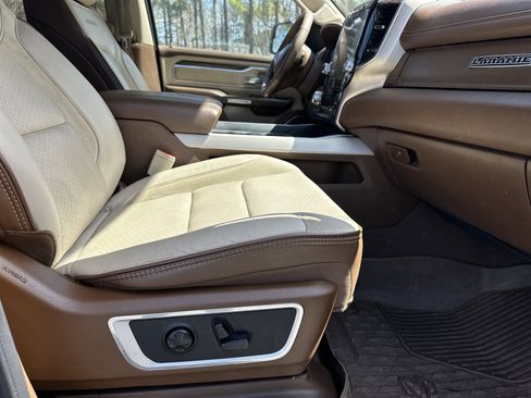 Used 2019 RAM 1500 Laramie image 17