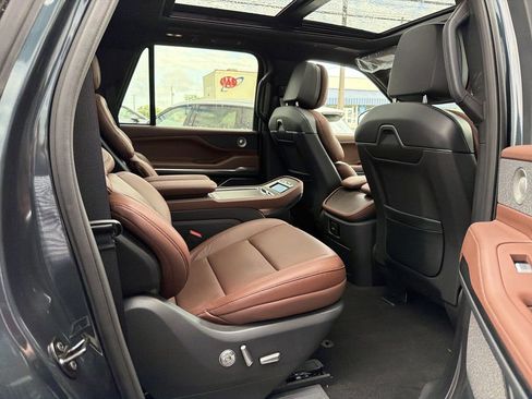 New 2026 Lincoln Navigator L Reserve AWD/4WD image 8