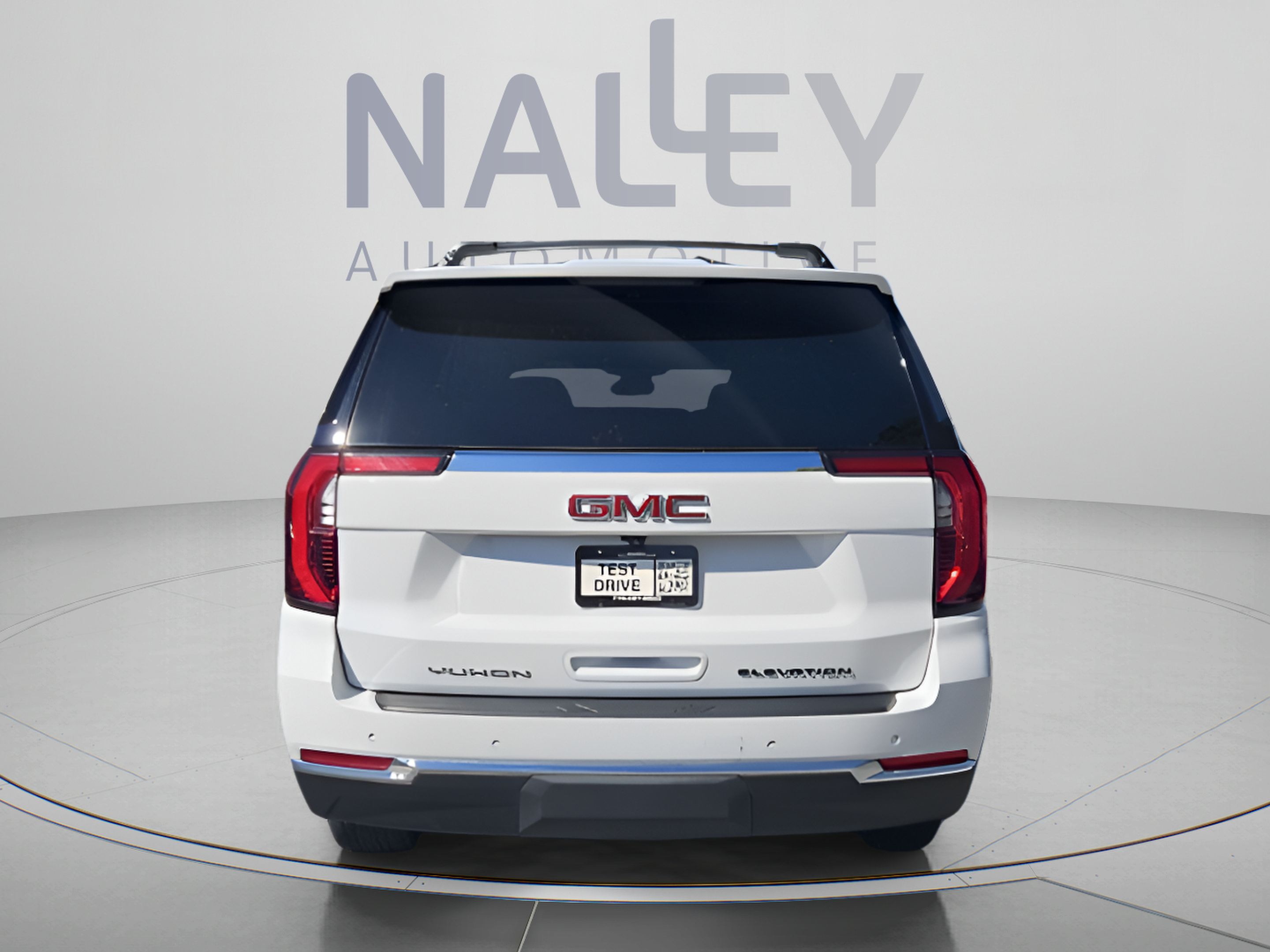 Used 2025 GMC Yukon Elevation AWD/4WD image 4