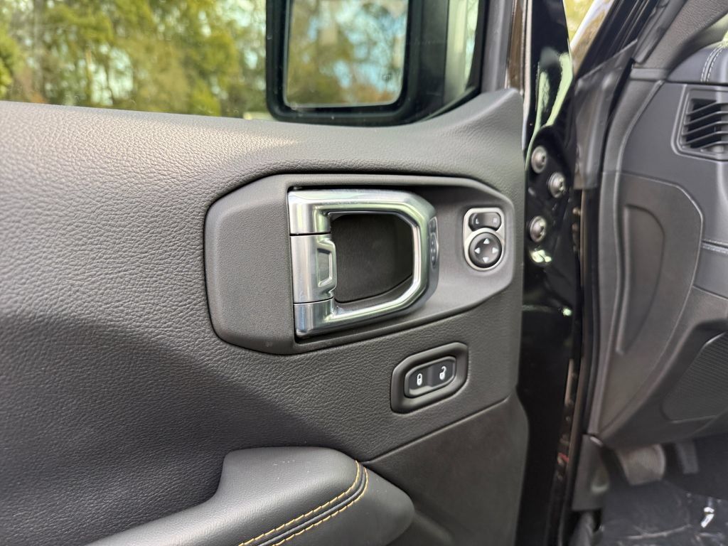 New 2025 Jeep Wrangler Unlimited Sahara AWD/4WD image 30