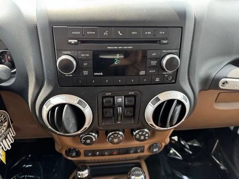 Used 2013 Jeep Wrangler Unlimited Rubicon w/ Connectivity Group AWD/4WD image 15