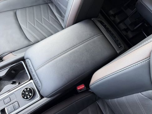 Used 2025 Nissan Pathfinder Platinum w/ Cargo Package image 27