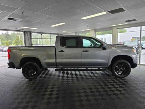 Used 2025 Chevrolet Silverado 1500 LT Trail Boss w/ Convenience Package II AWD/4WD image 2