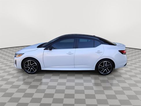 Used 2025 Nissan Sentra SR w/ SR Premium Package image 3