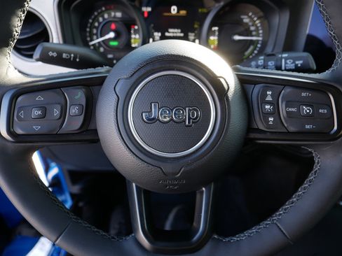 Used 2025 Jeep Wrangler Sport S w/ Convenience Group image 25