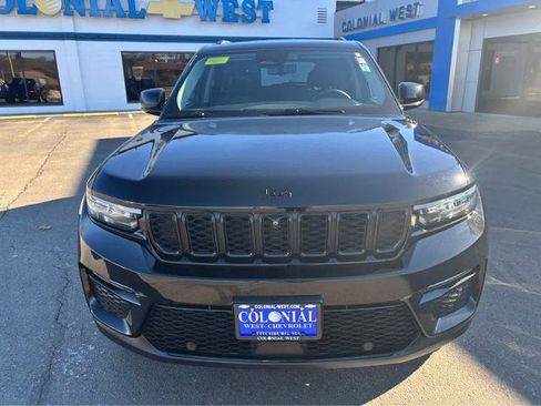 Used 2023 Jeep Grand Cherokee Limited w/ Luxury Tech Group II image 17