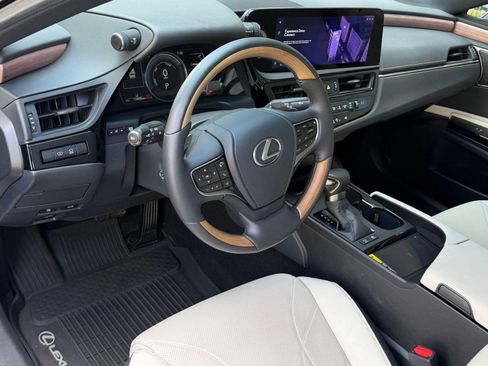 Certified 2025 Lexus ES 300h Ultra Luxury w/ Accessory Package (Z1) FWD image 4