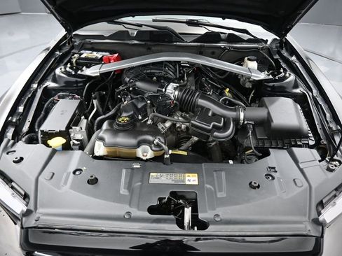 Used 2013 Ford Mustang Premium image 33