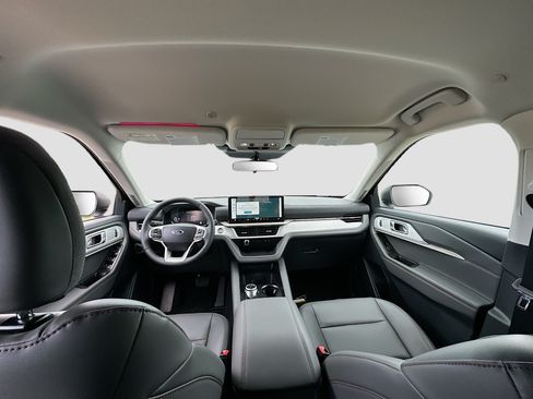 New 2026 Ford Explorer Active w/ Active Comfort Package RWD image 16
