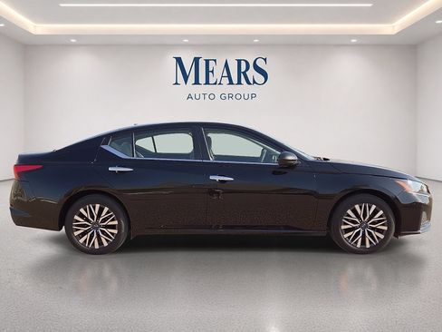 Used 2025 Nissan Altima 2.5 SV FWD image 6