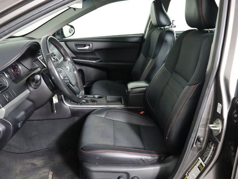 Used 2017 Toyota Camry SE w/ Moonroof Package FWD image 14