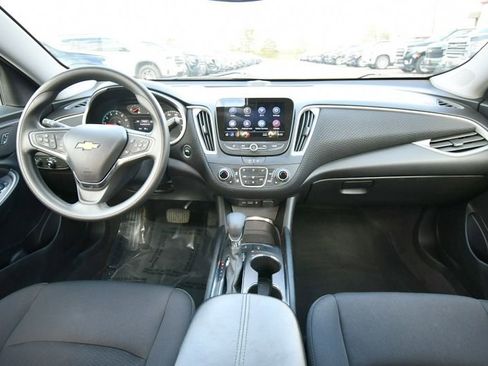 Used 2025 Chevrolet Malibu LT FWD image 3