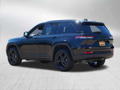 Used 2024 Jeep Grand Cherokee Limited w/ Black Appearance Package AWD/4WD image 5
