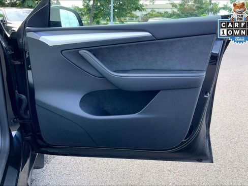 Used 2023 Tesla Model Y Performance image 22