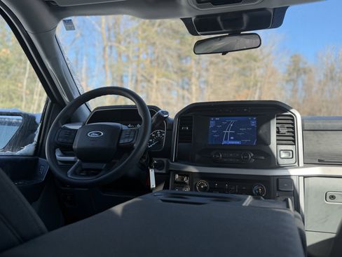 Used 2023 Ford F150 XLT image 2