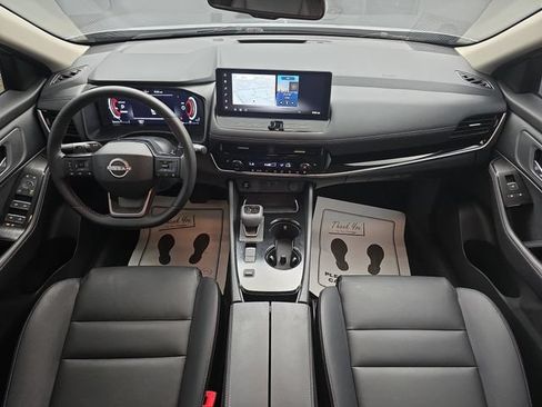 Used 2025 Nissan Rogue SL FWD image 13