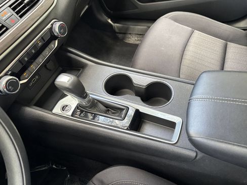 Used 2025 Nissan Altima 2.5 SV FWD image 41