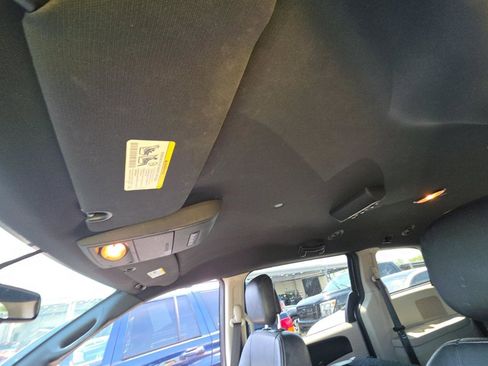 Used 2018 Dodge Grand Caravan SXT FWD image 18