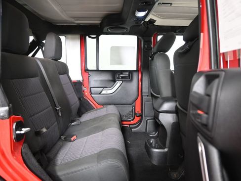 Used 2012 Jeep Wrangler Unlimited Rubicon w/ Connectivity Group AWD/4WD image 16