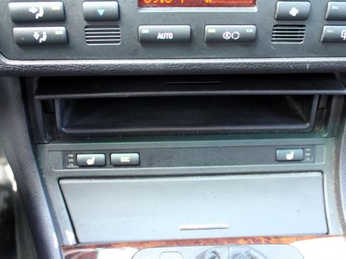 Used 2005 BMW 325i Sedan image 23