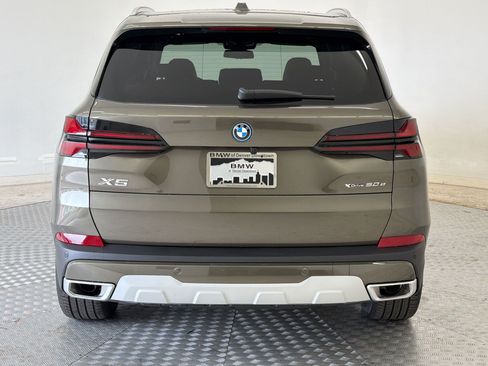 New 2026 BMW X5 xDrive50e w/ Premium Package AWD/4WD image 10