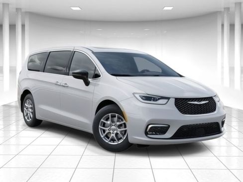 New 2025 Chrysler Pacifica Select image 5