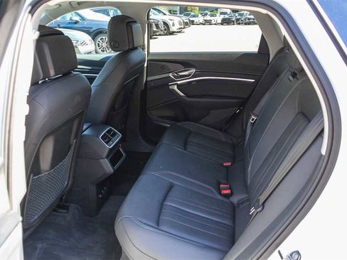 Used 2023 Audi e-tron Premium Plus w/ Premium Plus Package image 17