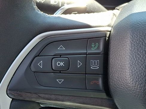 Used 2023 Jeep Grand Cherokee L Limited w/ Luxury Tech Group II AWD/4WD image 21