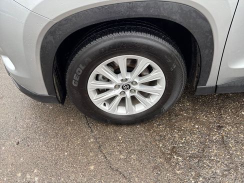 Used 2024 Toyota Grand Highlander XLE image 31