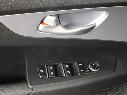 Used 2023 Kia Forte LXS w/ LXS Technology Package FWD image 19