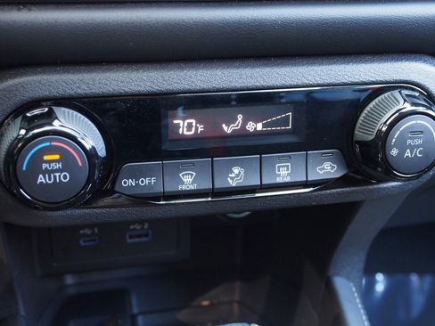 Used 2024 Nissan Kicks SR image 24