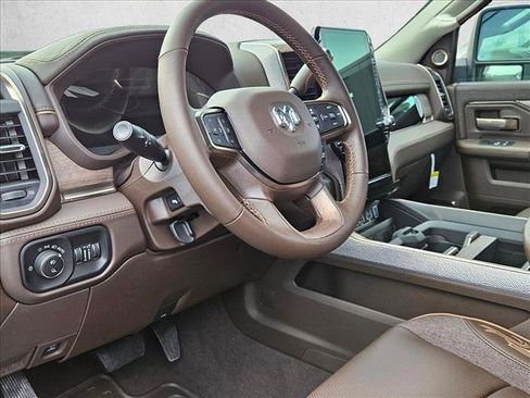 New 2026 RAM 2500 Limited AWD/4WD image 3