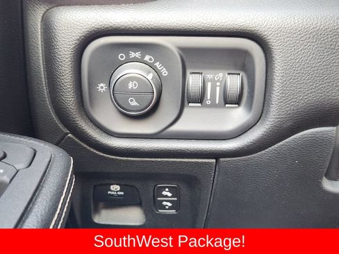 Used 2025 RAM 1500 Laramie AWD/4WD image 32